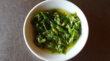 Baharatlı Yeşil Chili Sambal, Estetik ek baharat sunumu