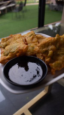 Unda Kızarmış Tempeh Geleneksel Endonezya Atıştırması