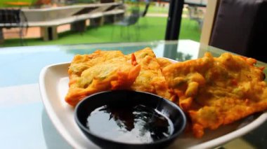 Kızarmış Tempeh Geleneksel Endonezya Atıştırma Videosu