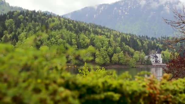 山中央的湖景美丽极了 图库视频片段