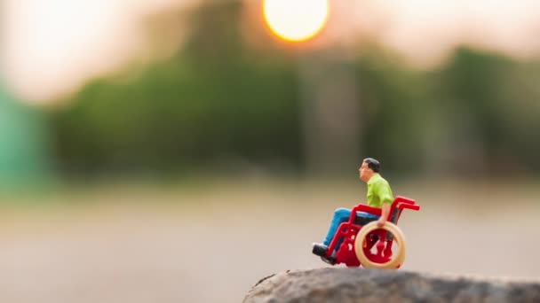 Miniature People Disabled Man Sitting Wheelchair Rock Cliff — Stockvideo