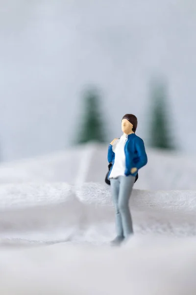 Miniatura Mujer Viajar Invierno Concepto Viajes Invierno — Foto de Stock