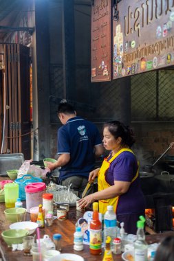 Luang Prabang, Laos - 25 Şubat 2023 Pracha Niyom Luang Prabang, Laos 'un en ünlü sabah kahvecilerinden biridir..