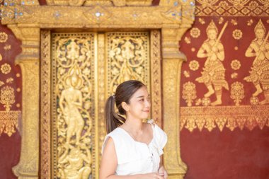 Wat Sene Souk Haram 'daki Asyalı Kadın Portresi, Luang Prabang, LAOS