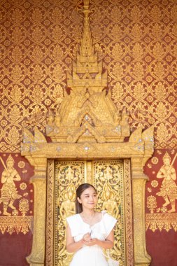 Wat Sene Souk Haram 'daki Asyalı Kadın Portresi, Luang Prabang, LAOS