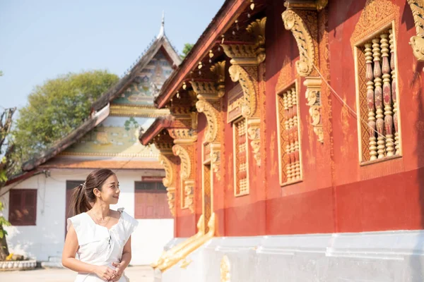 Retrato Una Mujer Asiática Wat Sene Souk Haram Luang Prabang — Foto de Stock