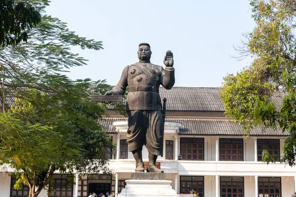 LUANG PRABANG, LAOS - 27 Şubat 2023 Eski Luang Prabang kasabası Laos 'taki UNESCO Dünya Mirasları Alanıdır. Kuzey Laos 'taki deniz seviyesinden 700 metre yüksekte.