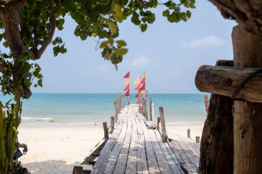 Ao Lung Dam plajı Ao Sang Thian plajının hemen arkasında Koh Samet Rayong THAILAND