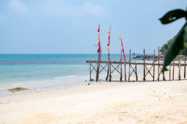 Ao Lung Dam plajı Ao Sang Thian plajının hemen arkasında Koh Samet Rayong THAILAND