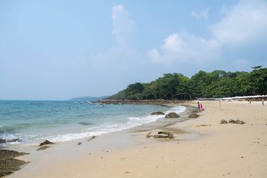 Rayong Tayland, 22 Nisan 2023 Ao Phai Plajı, Mu Koh Samet - Khao Laem Ya Ulusal Parkı, Rayong, Tayland Körfezi