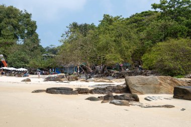 Rayong Tayland, 22 Nisan 2023 Ao Phai Plajı, Mu Koh Samet - Khao Laem Ya Ulusal Parkı, Rayong, Tayland Körfezi