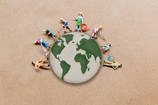 Dünya Nüfus Günü Konsepti Kağıt Kaplamalı Minyatür Insanlar — Stok fotoğraf