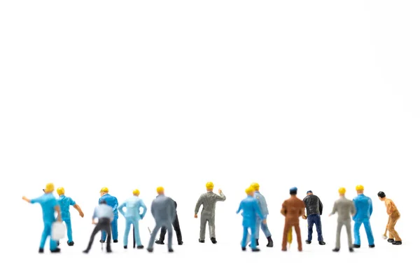 Miniaturmenschen Arbeiter Team Steht Auf Weißem Hintergrund Und Kopiert Platz — Stockfoto