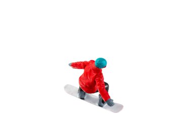 Bir snowboardcuyu orta-hareketli tasvir eden minyatür figür kırpma yolu ile beyaz arkaplanda izole et