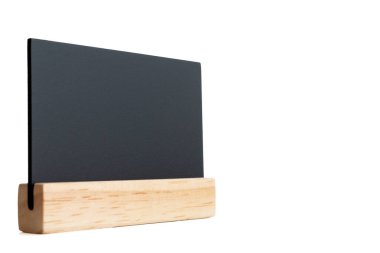 Beyaz üzerinde ahşap tezgahı olan Mini Siyah Sütun tabelası