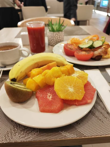 Νόστιμο Πρωινό Μπουφέ Ξενοδοχείου Τρώω Πρωινό Δεκατιανό Εστιατόριο Φρέσκα Φρούτα — Φωτογραφία Αρχείου