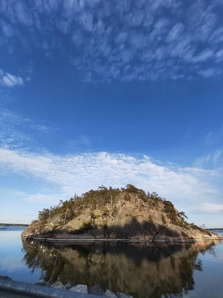 Великий Скелястий Острів Морі Або Озеро Фінляндії Він Повністю Скелястий — стокове фото