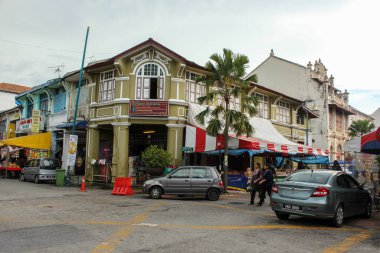 Georgetown, Penang, Malezya - Kasım 2012: George Town, Penang 'ın miras alanındaki sakin bir caddede eski bir Çin lokantası.