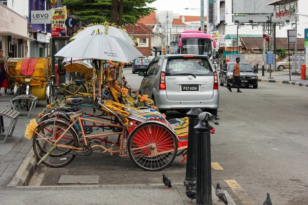 Джорджтаун Пенанг Малайзия Ноябрь 2012 Ряд Красочно Оформленных Рикш Припаркованных — стоковое фото