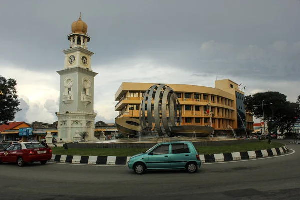 Georgetown, Penang, Malezya - Kasım 2012: Penang 'daki George Town' un Unesco Miras Bölgesi 'ndeki sömürge dönemi saat kulesi.