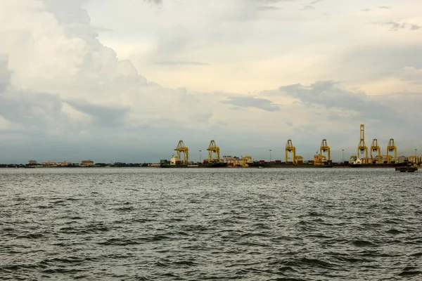 Georgetown Penang Malaysia November 2012 Yellow Oil Rigs Cloudy Sky — Stock Photo, Image