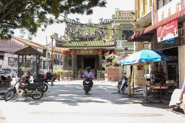 Georgetown Penang Malaysia November 2012 Street Leading Ancient Chinese Temple — Stock Photo, Image
