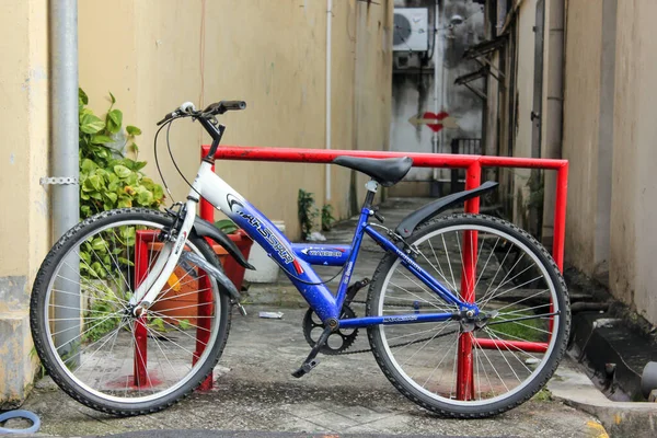 Georgetown Penang Malasia Noviembre 2012 Una Colorida Bicicleta Estacionada Una — Foto de Stock