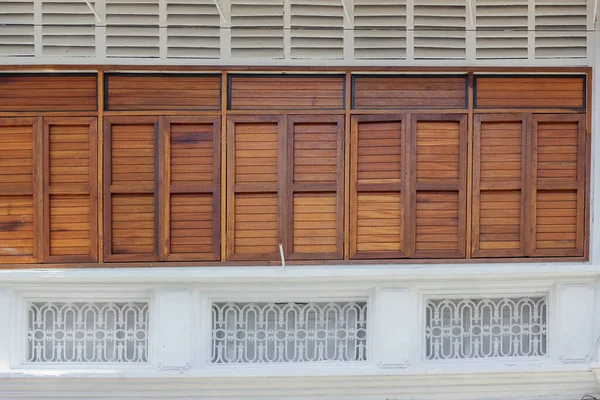 Georgetown Penang Malásia Novembro 2012 Detalhe Janelas Madeira Retangulares Marrons — Fotografia de Stock