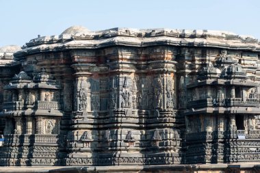 Belur, Karnataka 'daki antik Hoysala dönemi Chennakeshava tapınağının dış cephesi..