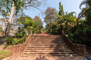Goa 'daki Margao şehrindeki Monte Hills bakış açısına giden basamaklar.