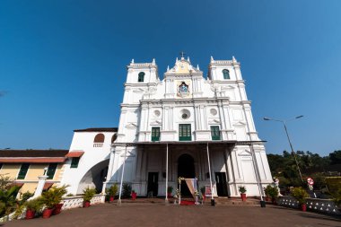 Margao, Goa, Hindistan - Ocak 2023: Eski Madgaon kentindeki antik Portekiz Dönemi Kutsal Ruh Kilisesi.