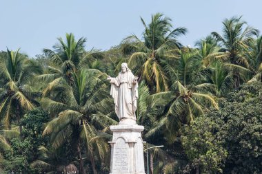 Eski Goa, Hindistan - Ocak 2023: Eski Goa 'daki Se Katedrali' nin antik UNESCO miras bölgesinde İsa 'nın heykeli.