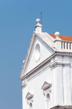 Eski Portekiz döneminin dış cephesi Eski Goa 'daki Assisi' li Aziz Francis Kilisesi.