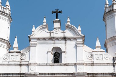 Eski Portekiz döneminin çatısının dış cephesi Eski Goa 'daki Assisi Kilisesi Aziz Francis.