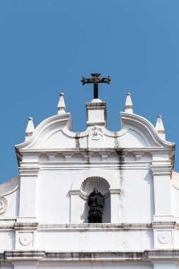 Eski Portekiz döneminin çatısının dış cephesi Eski Goa 'daki Assisi Kilisesi Aziz Francis.