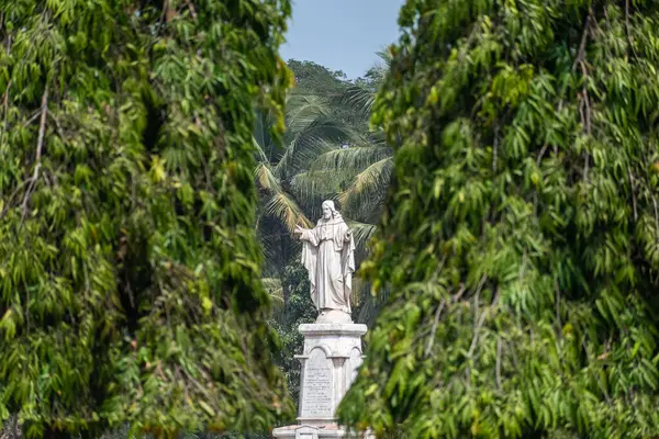 Eski Goa 'daki Se Katedrali Portekiz döneminin antik UNESCO miras alanındaki İsa' nın heykeli..