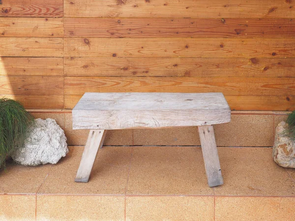 Ławka Wykonana Starego Drewna Płytkach Żwirowych Drewnianym Tle Deski Japoński — Zdjęcie stockowe