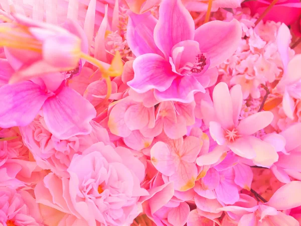 Künstliche Rosa Blumen Bouquet Für Valentinstag Oder Hochzeitstag Hintergrund Rosa — Stockfoto