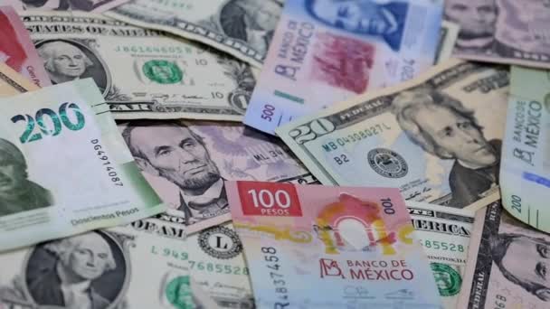 Billetes Mexicanos Apilados Billetes Dólares Americanos Diferentes Denominaciones — Vídeos de Stock