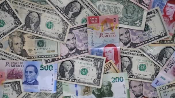 Notas Mexicanas Empilhadas Notas Dólares Americanos Diferentes Denominações — Vídeo de Stock