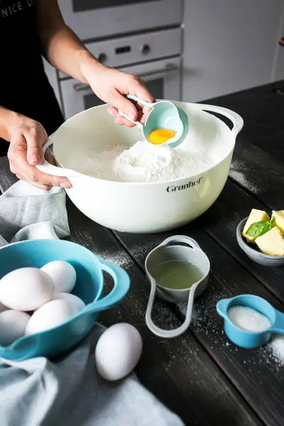 arka plan, fırın, fırın, fırın, fırın, kahvaltı, pasta, aşçılık, mutfak, hamur, yumurta, yumurta, un, yemek, taze, sağlıklı, ev yapımı, malzeme, mutfak, yemek, pasta, hazırlık, tarif, masa, beyaz, ahşap, yumurta sarısı