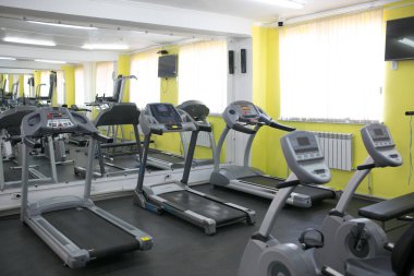 Spor salonundaki spor salonu.