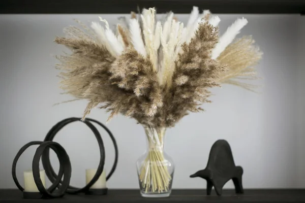 Modern oturma odasının içi.