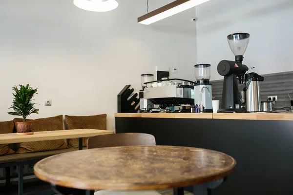 Bir kafede kahve makinesi.