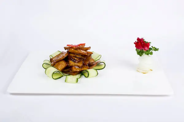 Izgara tavuk ve sebze.