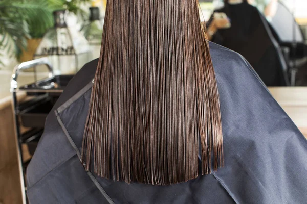 Ein Gleichmäßiger Haarschnitt Damenfrisur Einem Schönheitssalon Haarpflege — Stockfoto