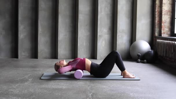 Woman Performs Myofascial Release Her Back Using Roll Yoga Mat — Stock Video