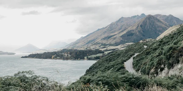 Bir Dağ Gölü Manzarası Yollar Dağlar Wakatipu Gölü Queenstown Yeni — Stok fotoğraf