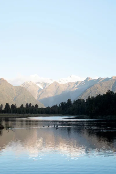 Paisaje Lago Montaña Con Montañas Glaciar Nueva Zelanda Las Montañas —  Fotos de Stock