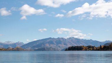  Wanaka, Yeni Zelanda 'da bir dağ gölü manzarası. Seyahat kavramı.